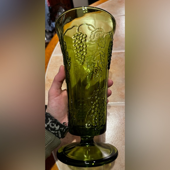 Indiana Glass Harvest Green Footed Vase✨ - Picture 9 of 11